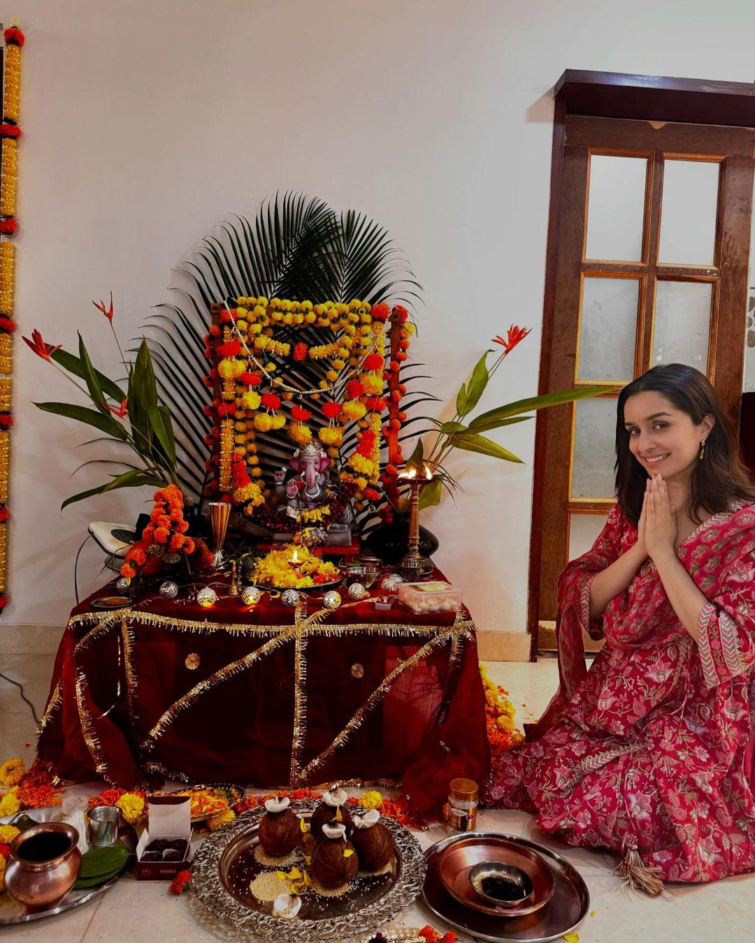 Shraddha Kapoor flaunted her beautiful smile next to her Ganesh idol
