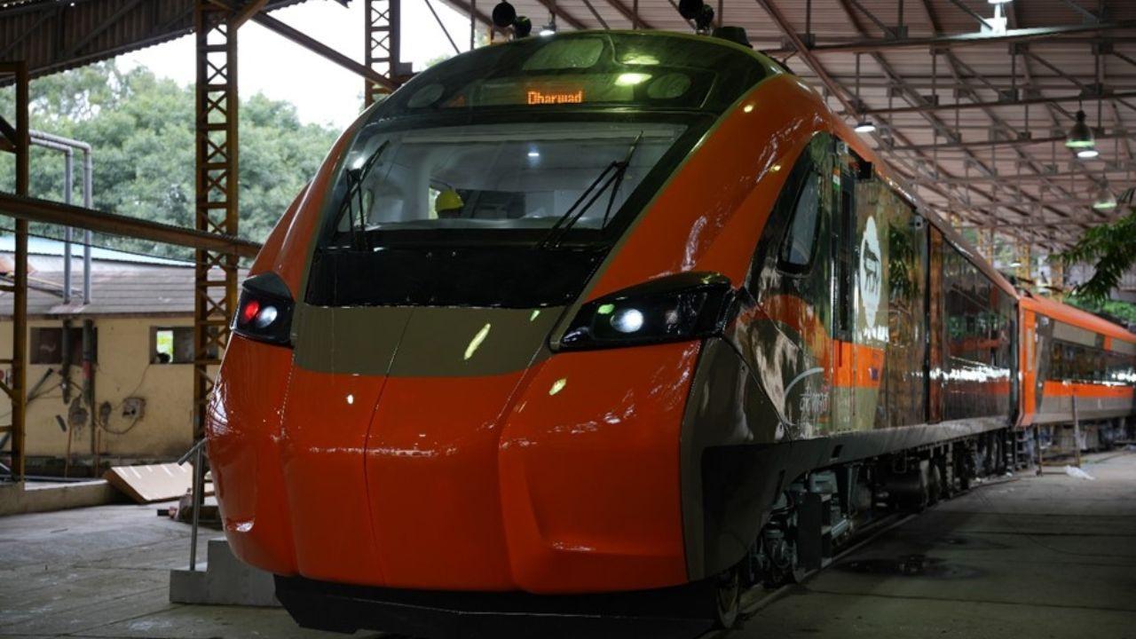 Railway Min Ashwini Vaishnaw, MoS V Somanna unveil Vande Bharat sleeper train
