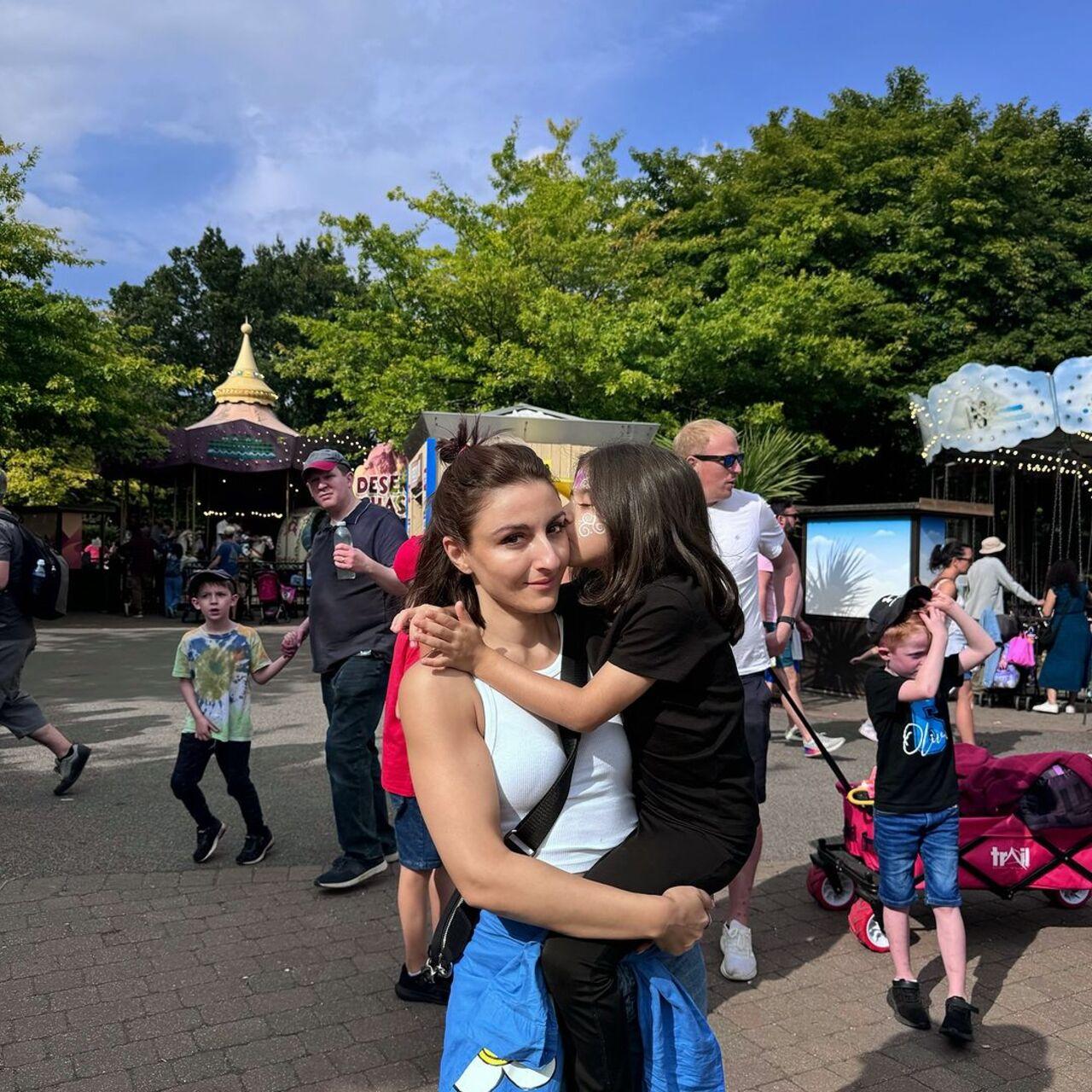 The mother-daughter duo also went to an amusement park and made the most of their London vacation. 