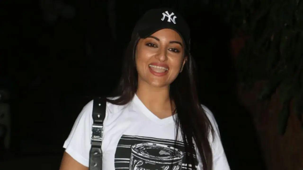 Sonakshi Sinha's first attempt at cooking becomes a public affair