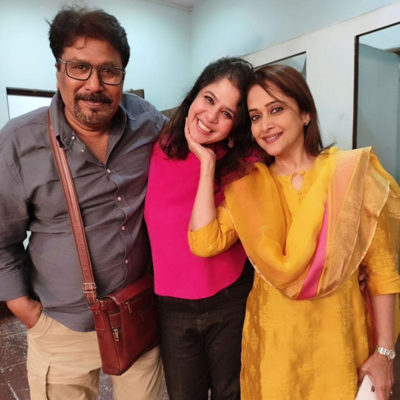 Tanvi Hegde, 32, poses with Ashok Lokhande and Mrinal Kulkarni