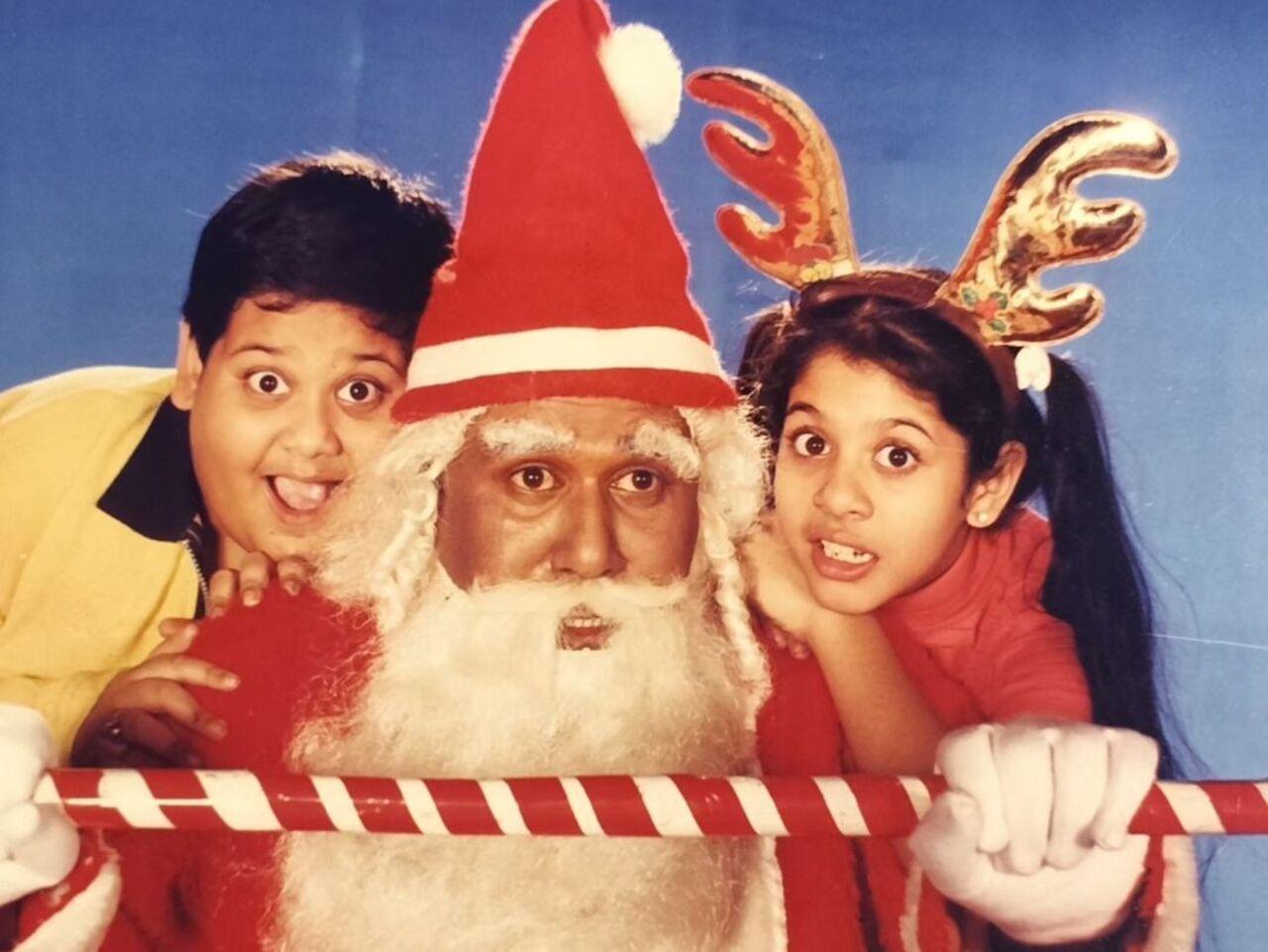 They took their celebrations seriously on the set. Here we see Altu dressed as Santa Claus in a Christmas special episode