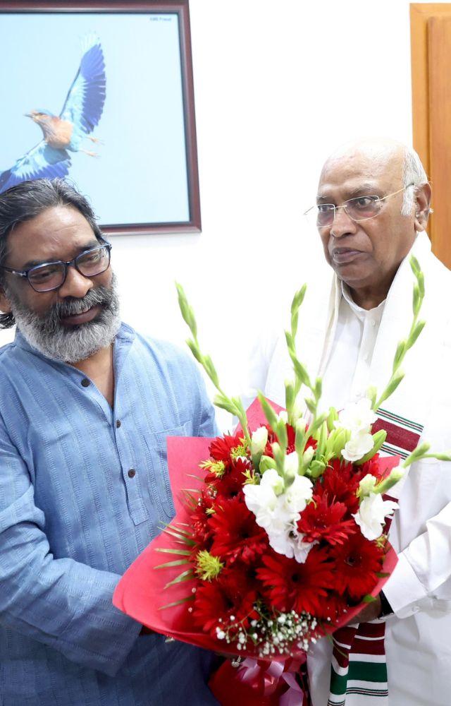 Jharkhand CM Hemant Soren and wife Kalpana met Congress chief Mallikarjun Kharge and LoP Rahul Gandhi in Delhi on Tuesday.