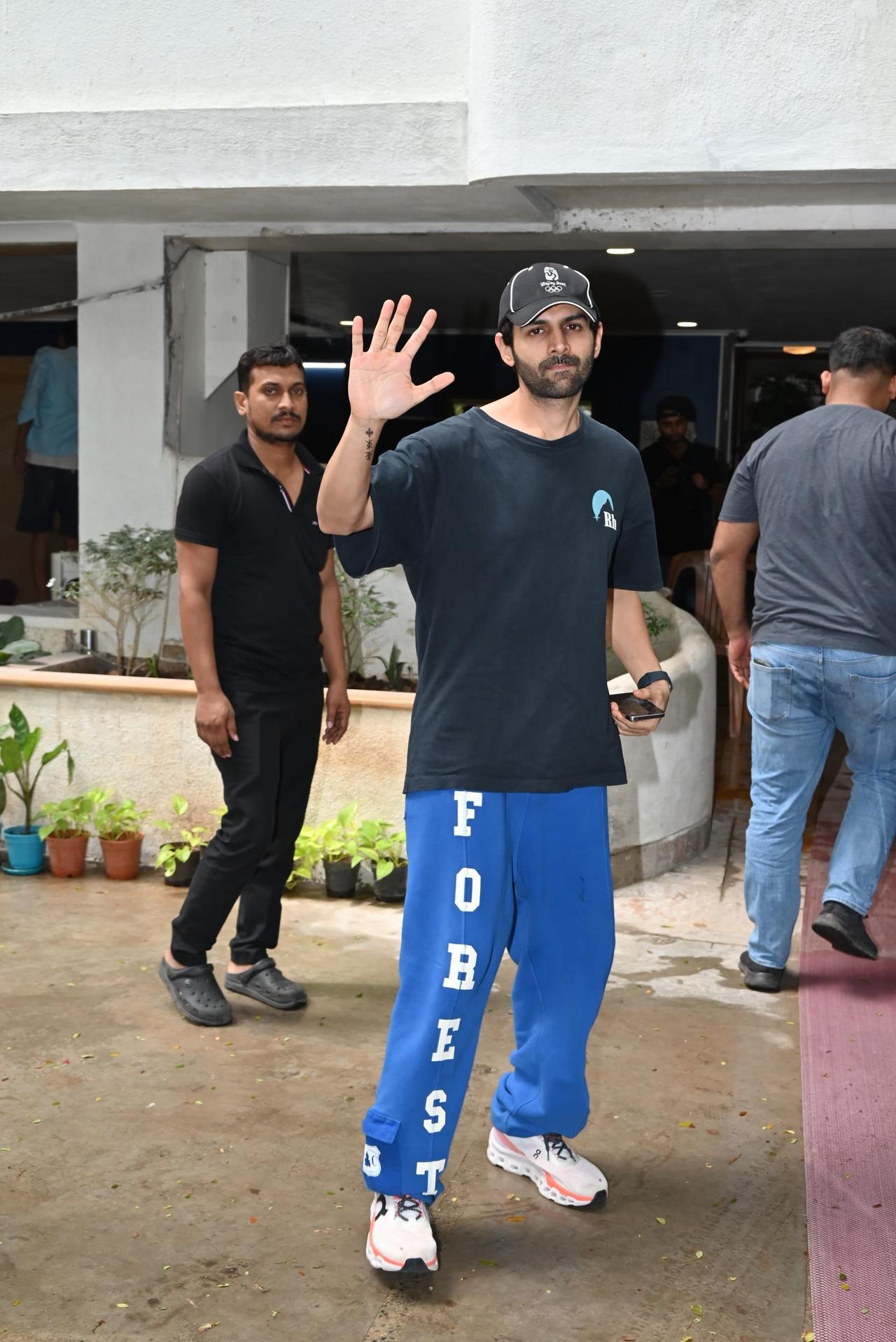 Kartik Aaryan was seen in a casual avatar as he stepped out in the city. 