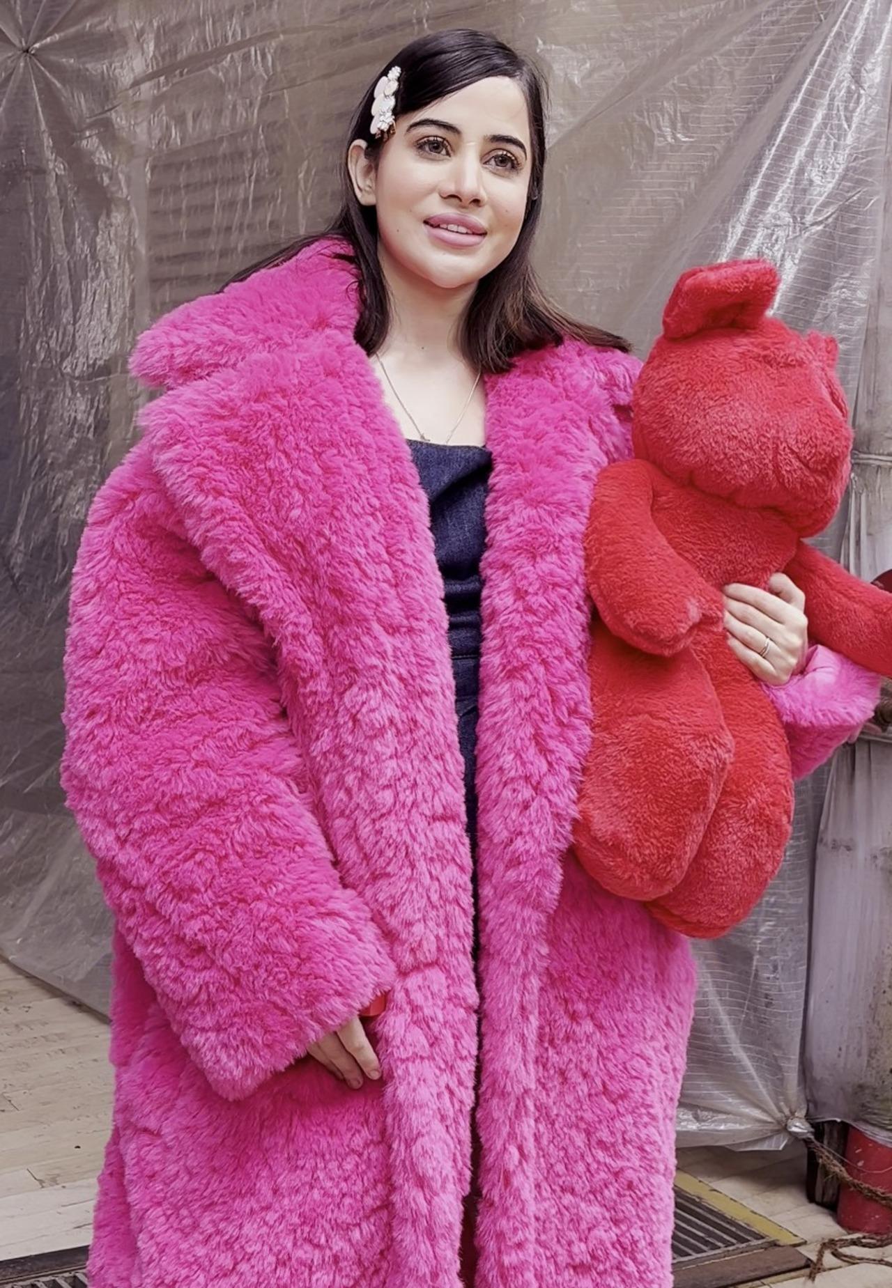 Uorfi Javed was photographed outside Blabber in Juhu while holding a teddy bear. 