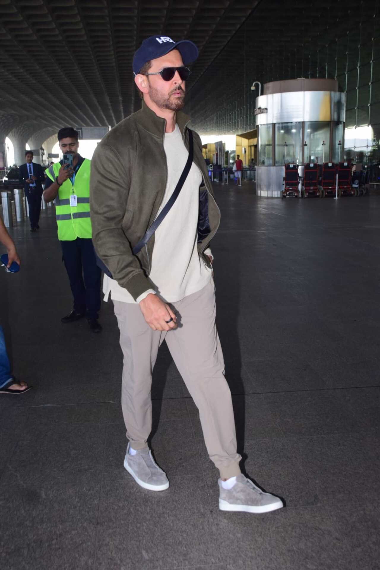 Hrithik Roshan aced the comfy yet stylish airport look. 
