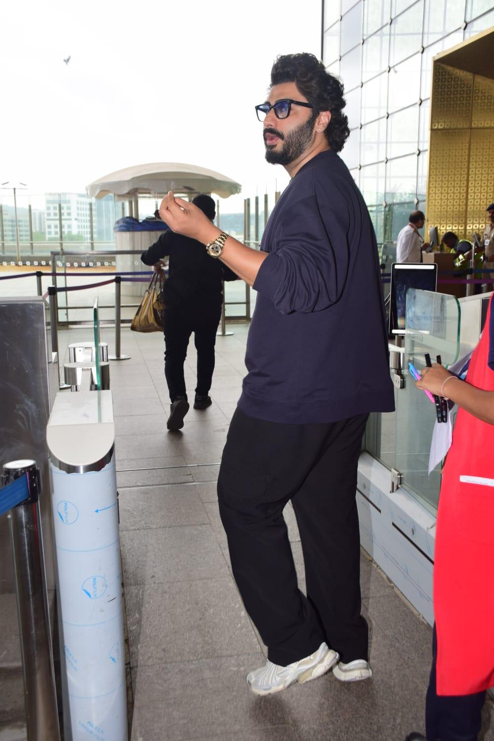 Arjun Kapoor made a starry appearance at the Mumbai airport