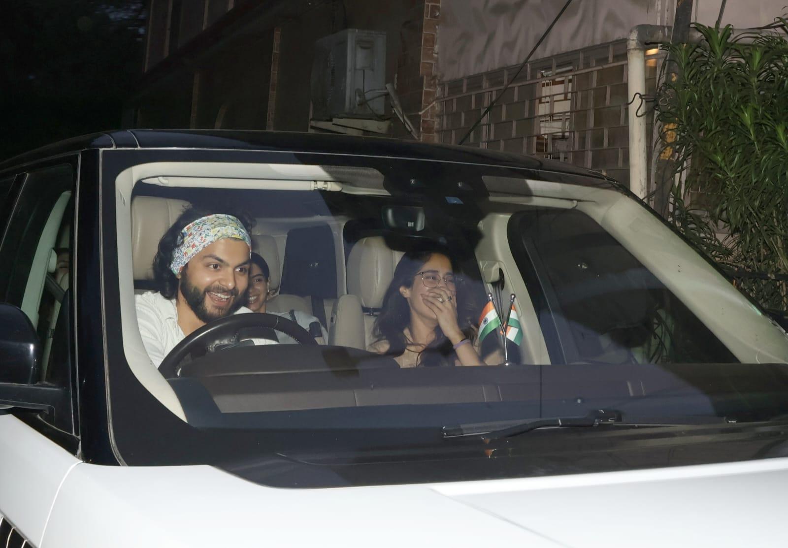 Janhvi Kapoor, Shikhar Pahariya and Khushi Kapoor were clicked on a drive around the city
