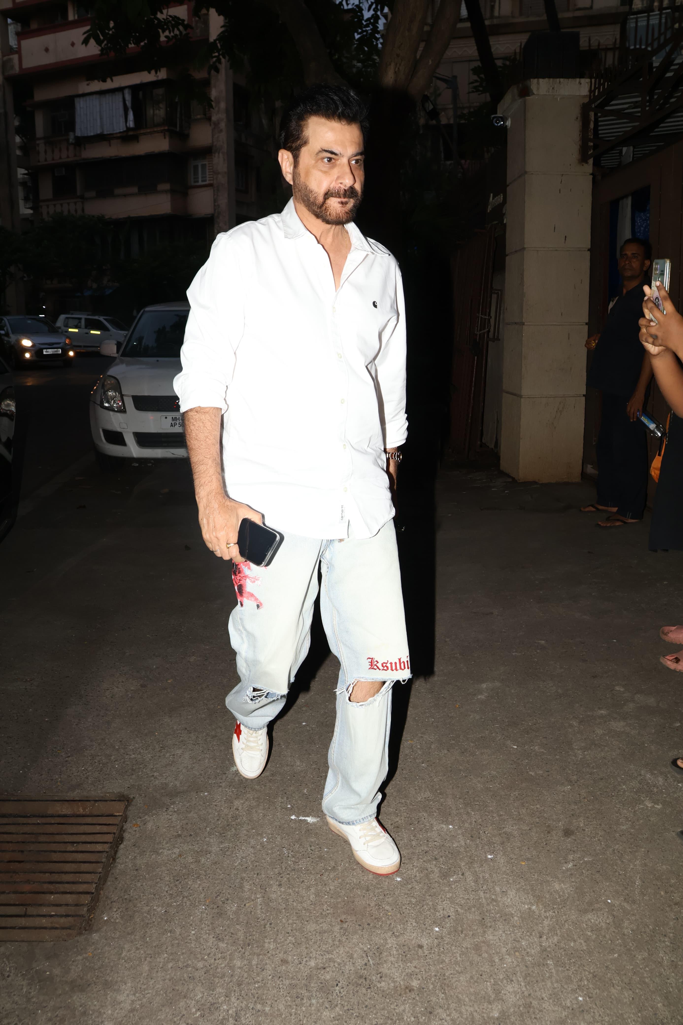 Sanjay Kapoor too stopped by Malaika Arora's house to offer his support during their tough time