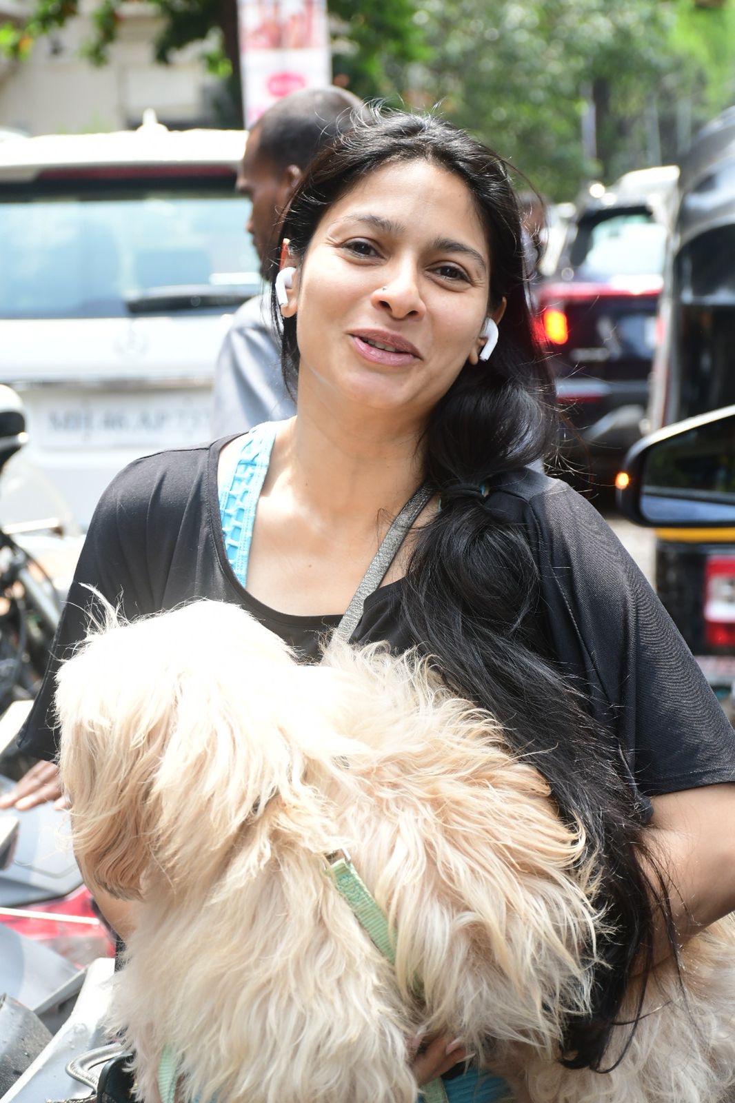 Tanishaa Mukerji along with her pet were spotted at a vet clinic in Khar