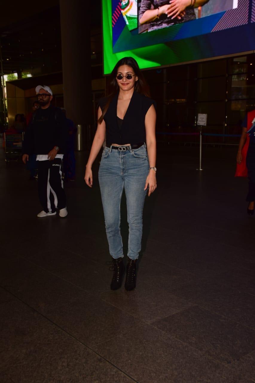 Amayra Dastur sported a chic look at the Mumbai airport today