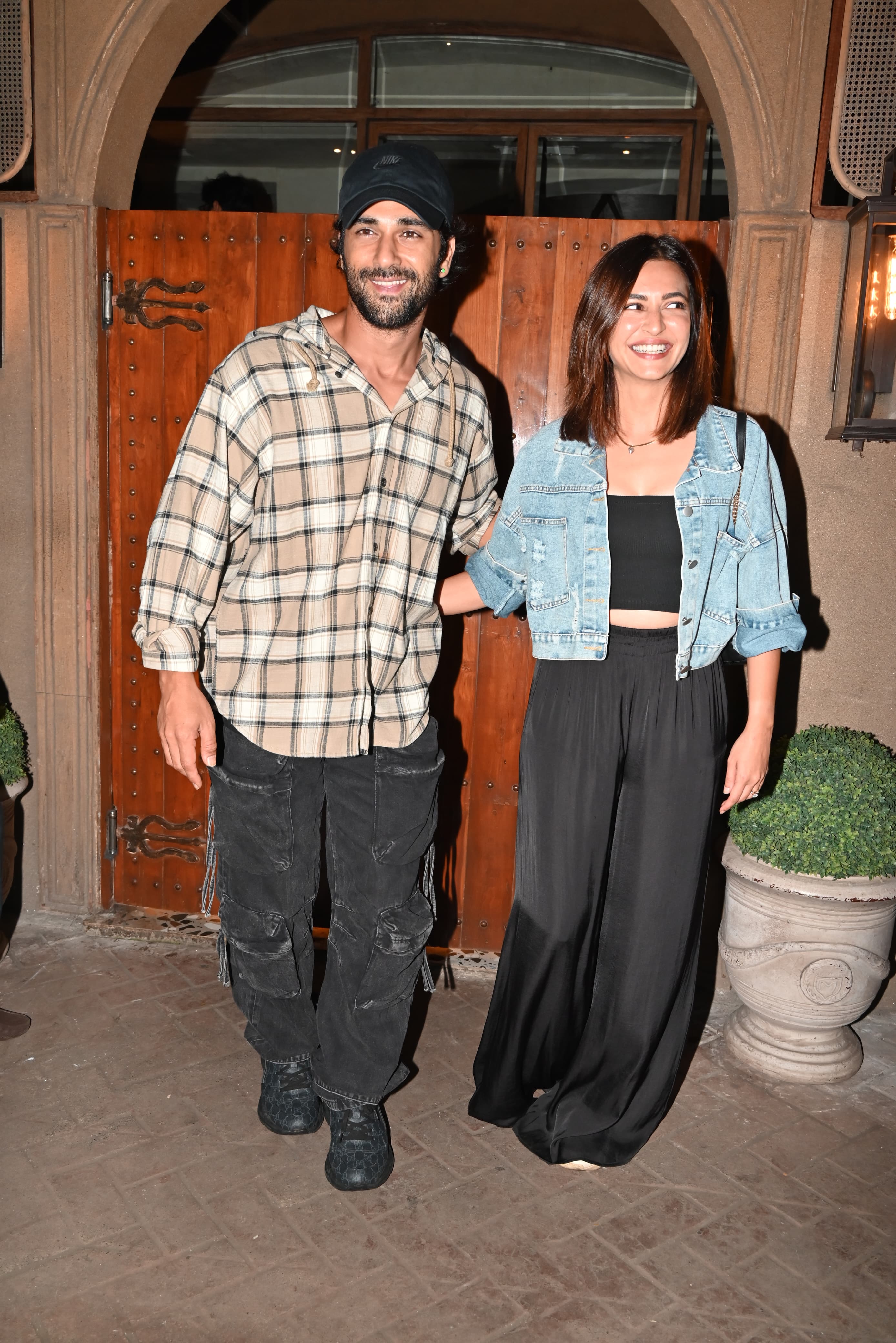 At around midnight, Pulkit Samrat and Kriti Kharbanda were clicked at a trendy restaurant in Mumbai