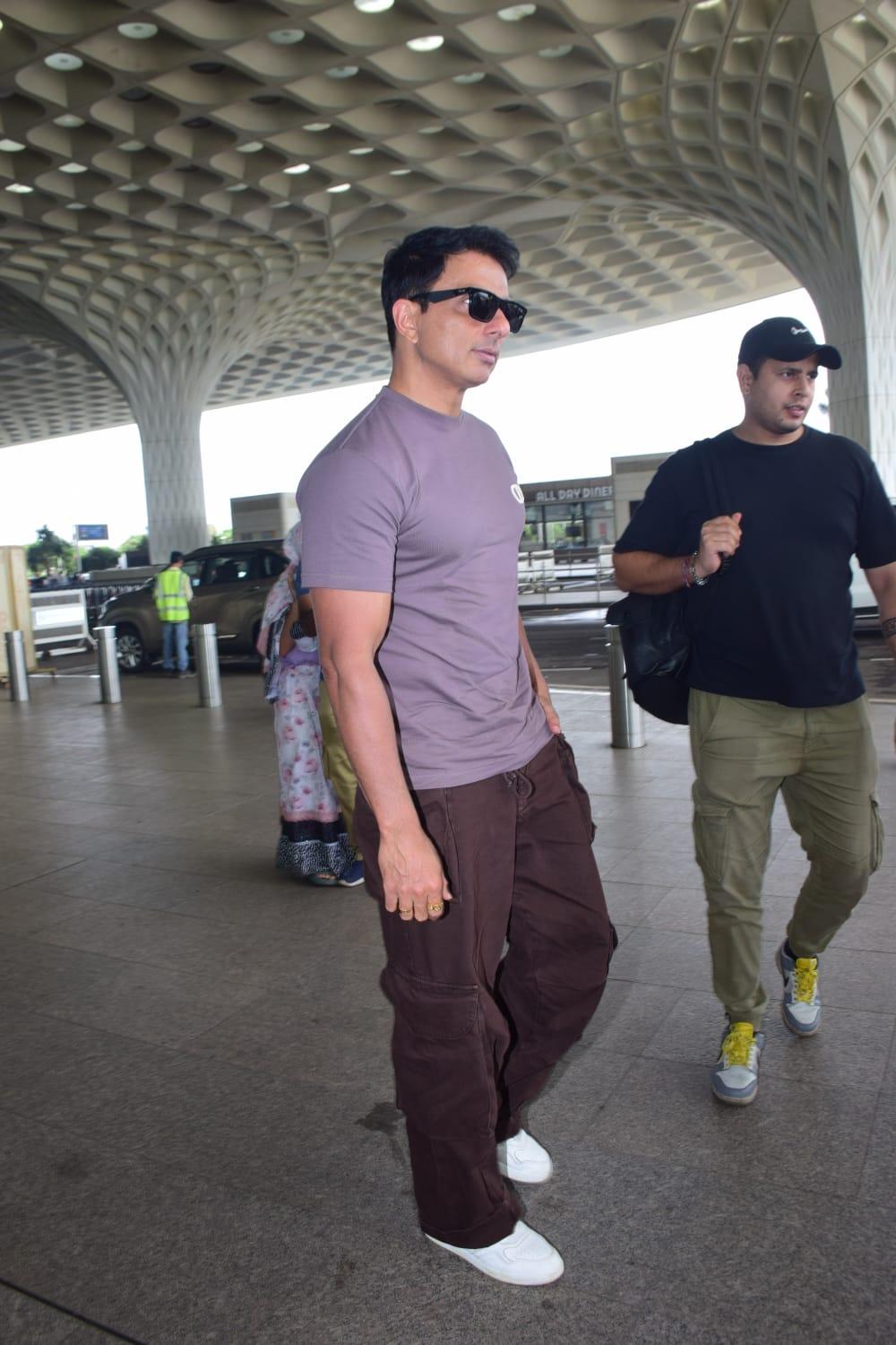 Everyone's favourite 'People's Messiah' aka Sonu Sood was clicked at the Mumbai airport