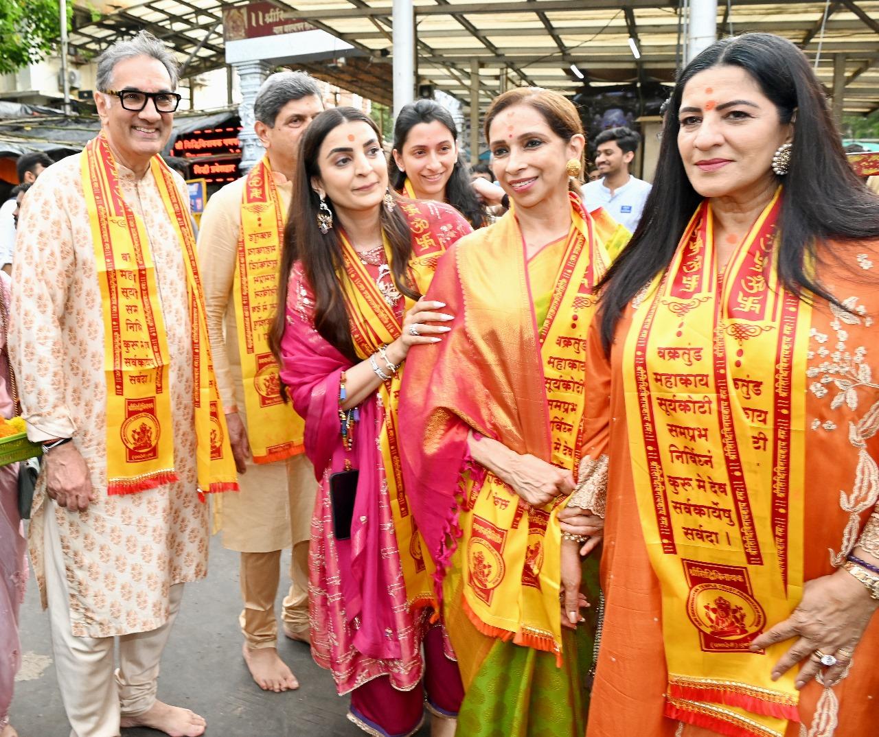The Singh and the Padukone family were also present at the Siddhivinayak temple
