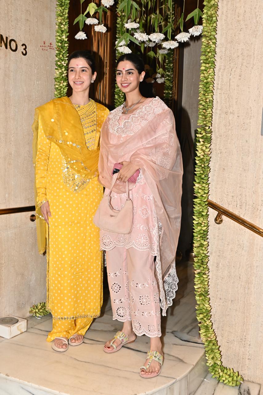 Besties Khushi Kapoor and Shanaya Kapoor marked their attendance at Manish's residence