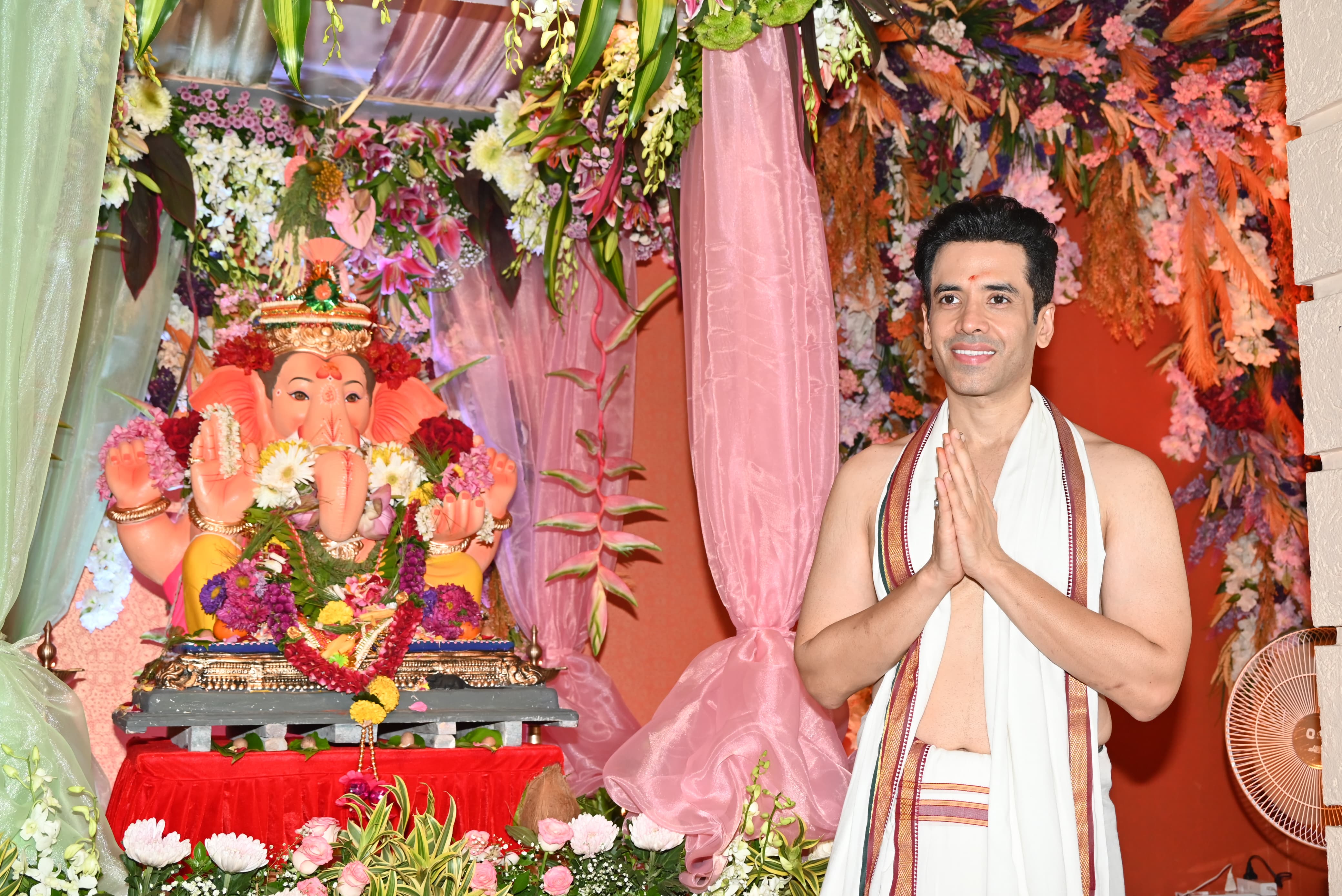 Tusshar Kapoor posed for the cameras as he welcomed Bappa home