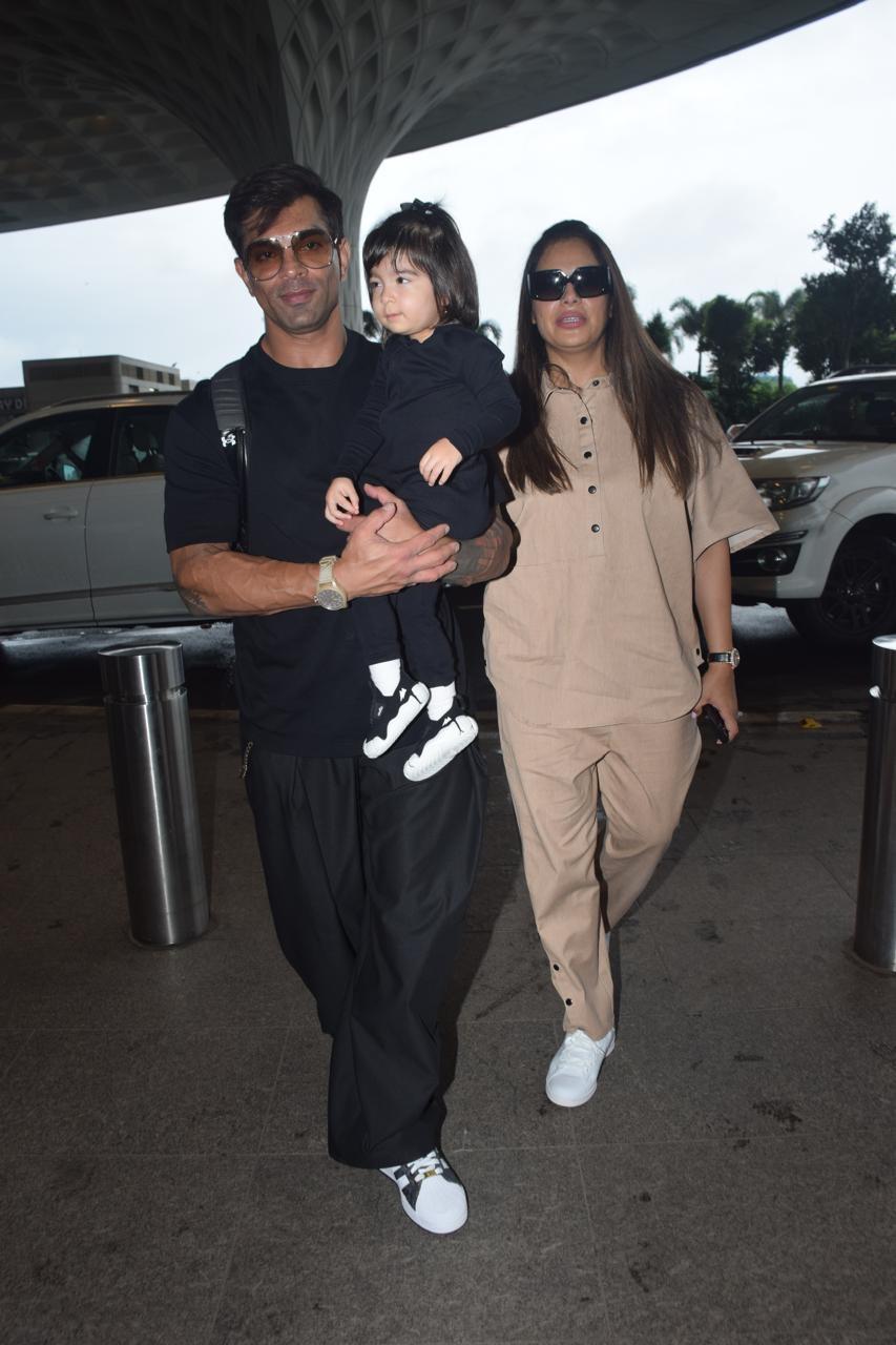 <p>Such a cute family! Bipasha Basu, Karan Singh Grover and their little one Devi were clicked jetting off</p>