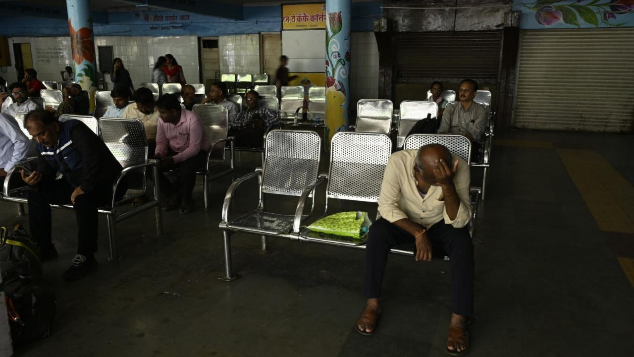 The Maharashtra State Transport (ST) Kamgar Sanyukta Kruti Samiti (joint action committee) began this strike over salary-related issues of employees, after talks with the state government failed last month