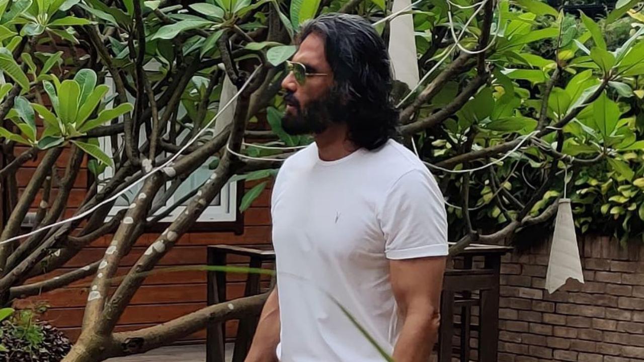 Suniel Shetty gets philosophical during gardening session: 'Trim the old, make space for the new'