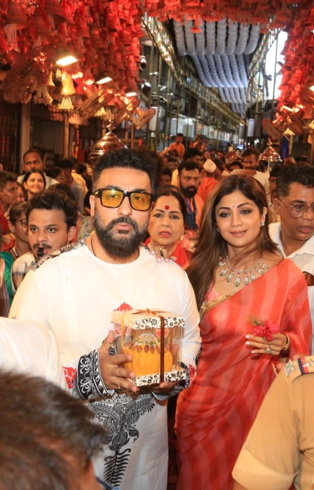 The couple looked deep in love with the energy and the pomp that surrounded them