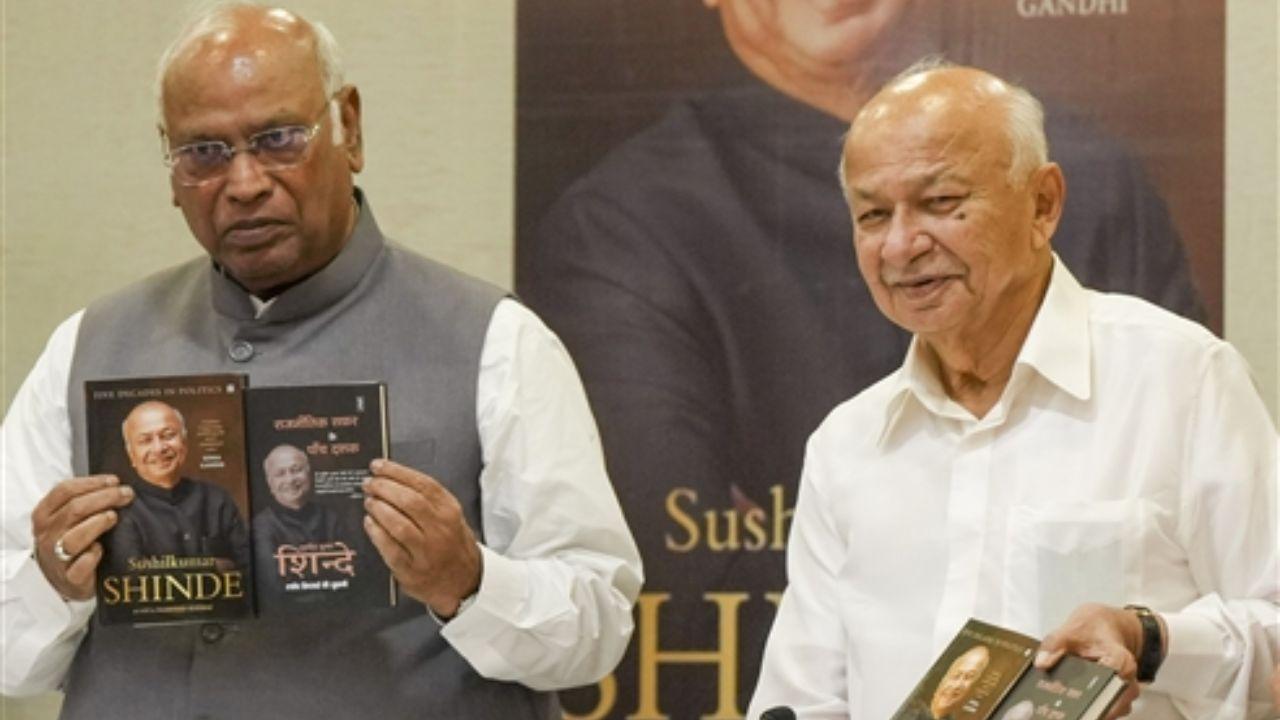Kharge bats for no retirement in politics at Sushilkumar Shinde’s memoir launch