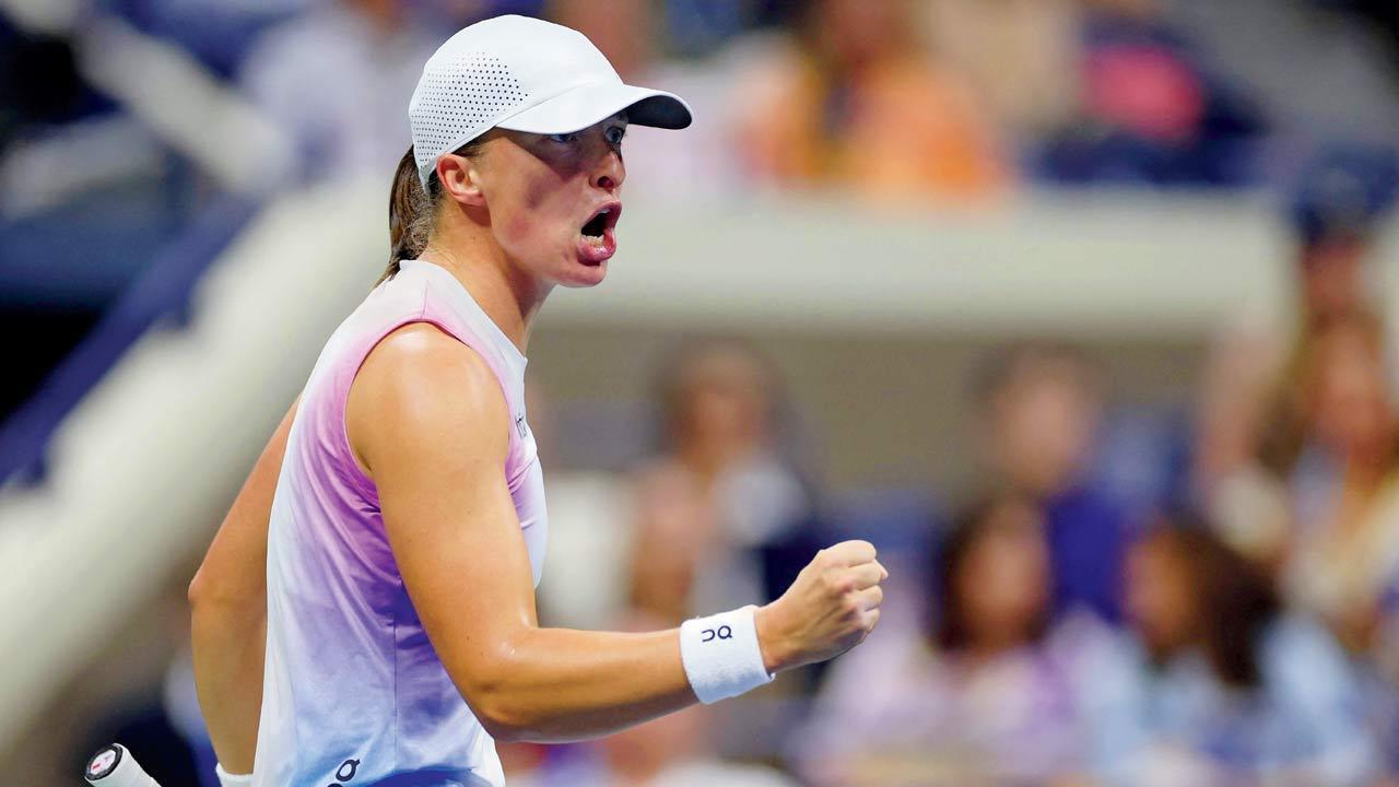 Swiatek storms into quarter-finals