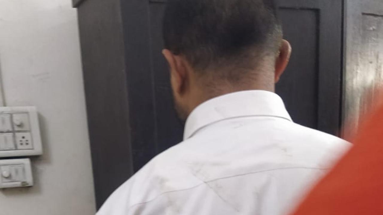 TC injured after being assaulted by passenger with hockey stick in Nalasopara, one booked