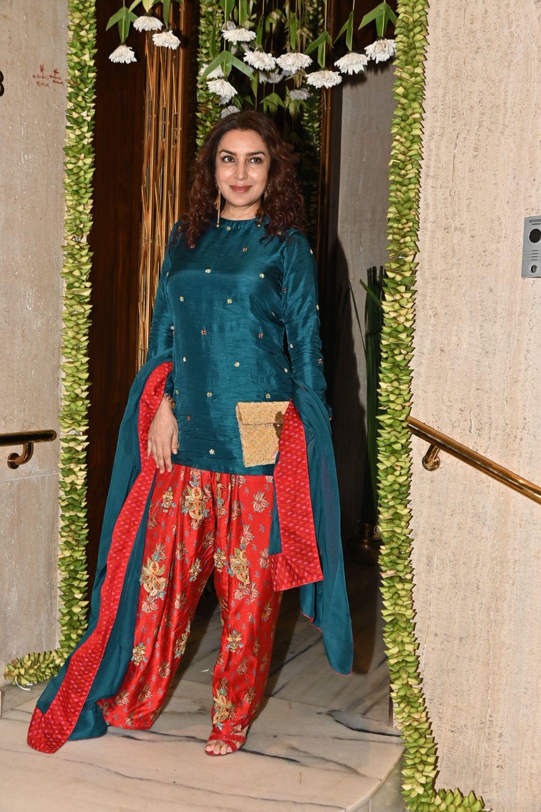 Tisca Chopra posed for the cameras at Manish Malhotra's residence