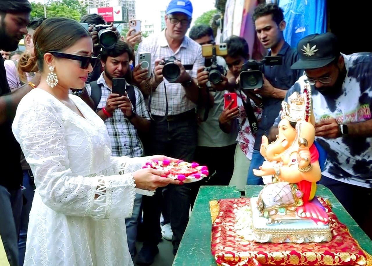Tina Datta kickstarted the auspicious occasion of Ganesh Chaturthi by bringing Bappa home. “It’s like reconnecting with an old friend who brings love, peace, and boundless happiness into our lives,” she wrote on Instagram. 