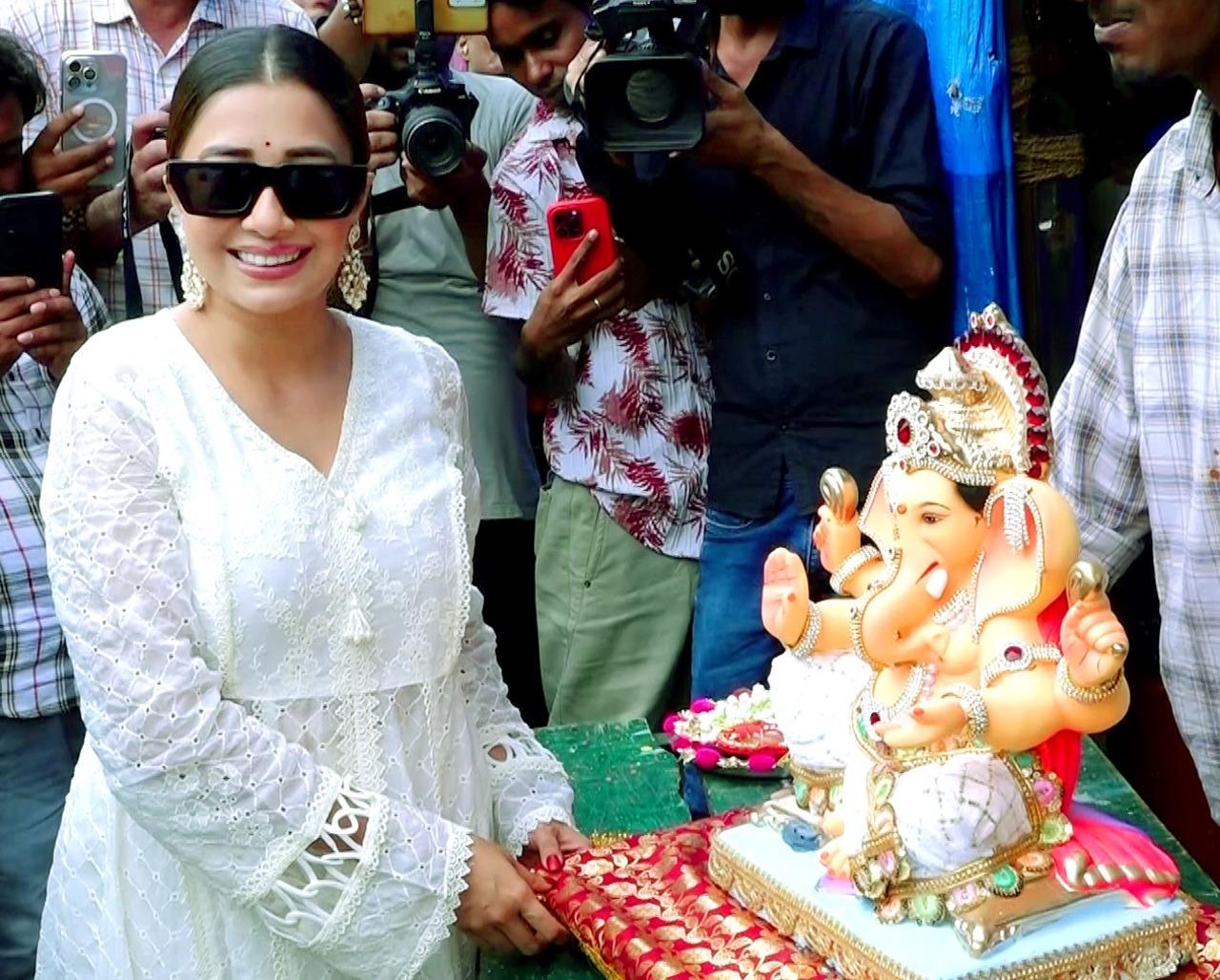 “This is not just a festival but a reunion with the divine as his presence brings a sense of peace and happiness that only he can provide,” added Tina. 