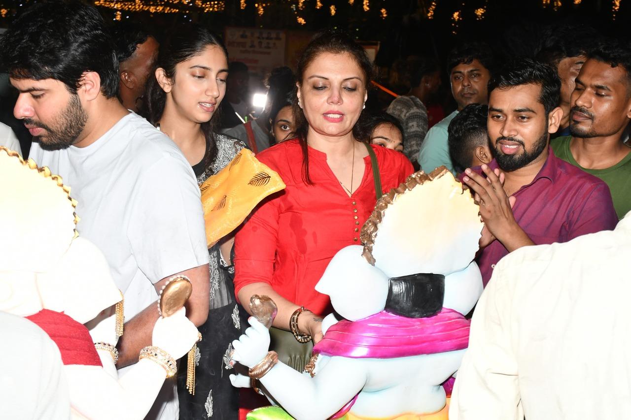 Actress Deepshikha Nagpal was also spotted performing puja as she readied her idol of Bappa on the auspicious occasion. 