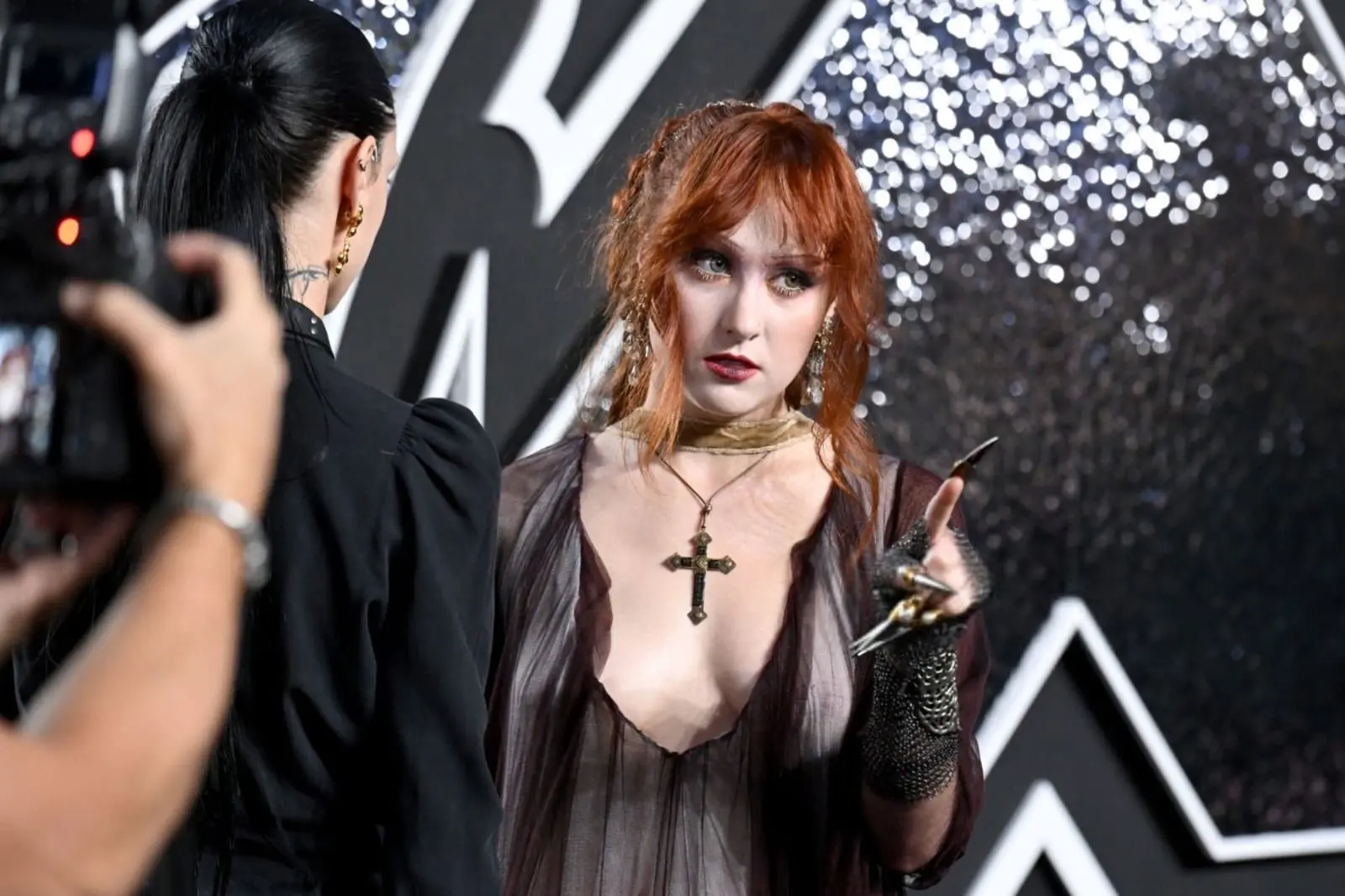 While on the red carpet, a photographer started harassing Chappel Roan. This is the moment the pop star told the photographer to ‘shut the f–k up’ on the VMAs 2024 red carpet