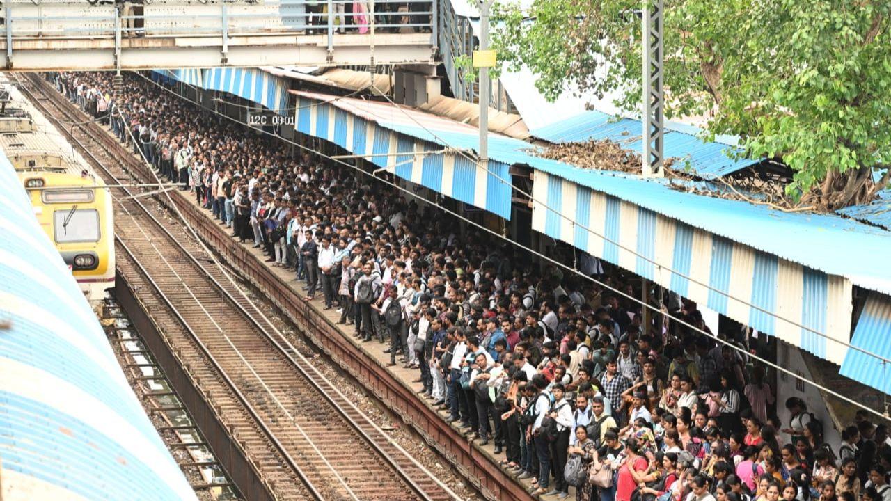 Many officegoers and students were inconvinienced due to the delay and expressed their complaints on social media. 