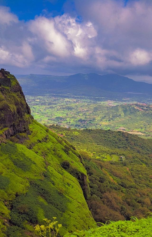 This hill station is a go-to weekend getaway from Mumbai and Pune. Enjoy a quiet summer here with picturesque valley views and delicious chikki.