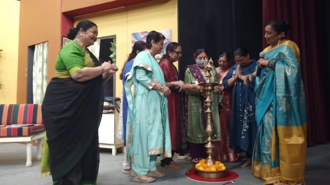 But that isn’t her only creative pursuit. Kothari is also a home chef and organises drama shows for her community, in addition to running a Housie club and kitty party groups. Apart from these, what makes her the happiest is feeding stray dogs every morning