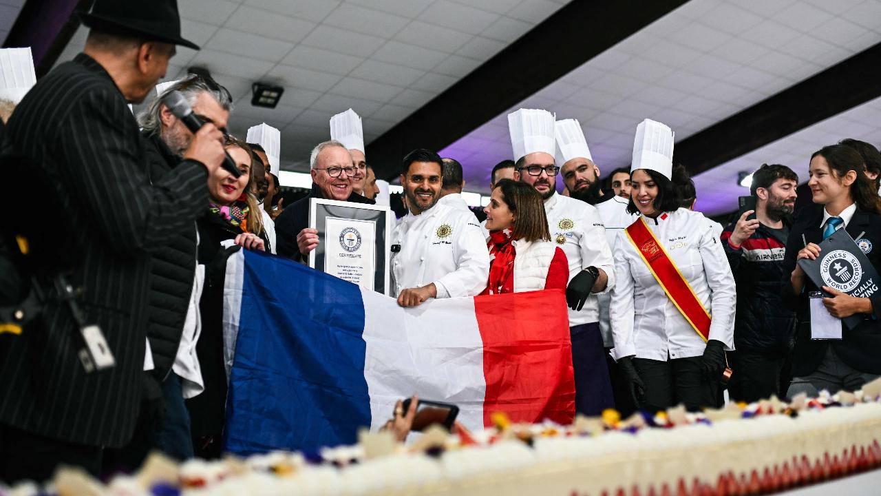 To claim the record in the Guinness book, the cake had to be at least eight centimetres wide and eight centimetres tall