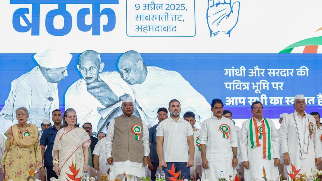 Further, he lashed out at the government over the use of the Electronic Voting machines (EVM) and stated that developed countries had abandoned EVMs and moved towards ballot paper