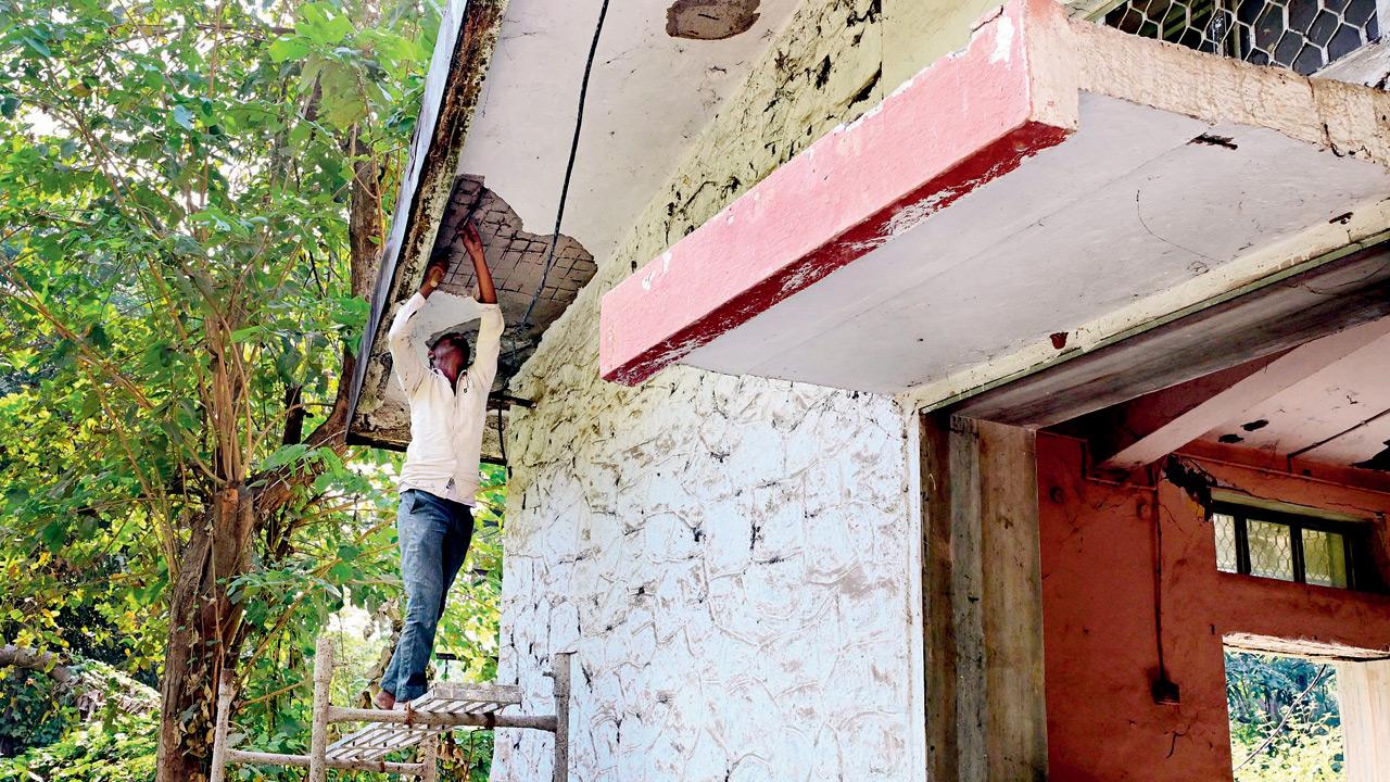 One lakh residents of Aarey Colony have access to just one govt doctor. File pics/Nimesh Dave