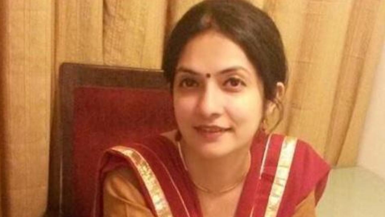 Mumbai-based Apeksha Nimesh Purohit is an electronic engineer, but she has always been surrounded by a creative spirit in the form of her father, who is a writer. After returning to India from Dubai in 2007, she used to write poems on her phone but nothing beyond that, as it was only a hobby