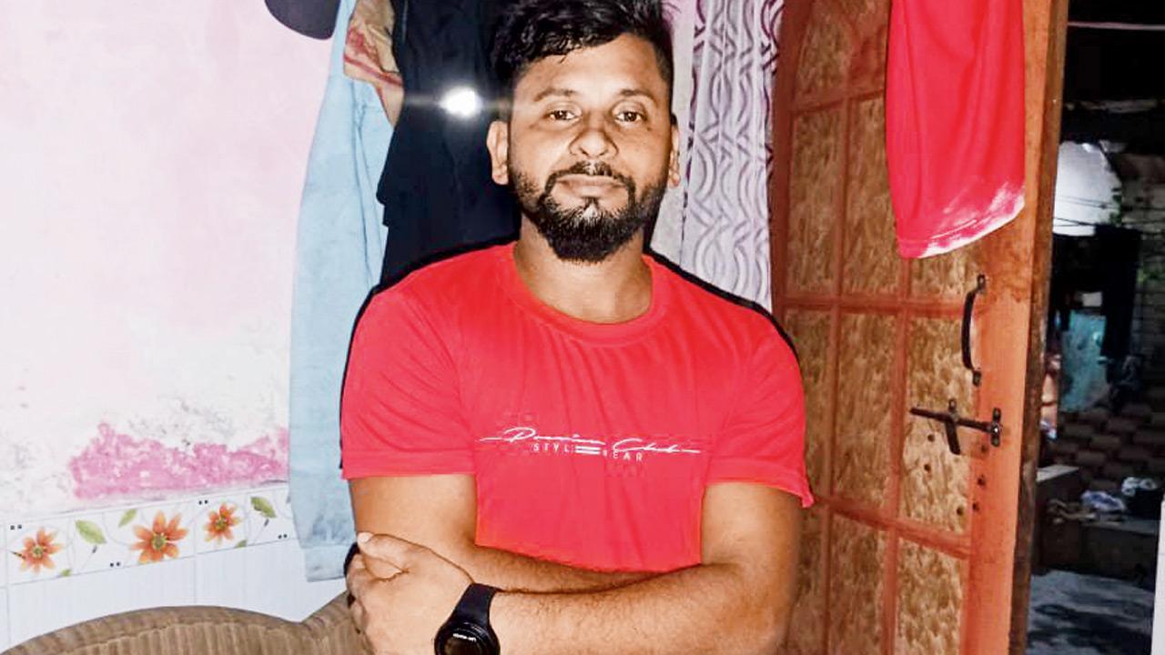 Trucker dies as oil tanker falls off Mumbai-Ahmedabad bridge