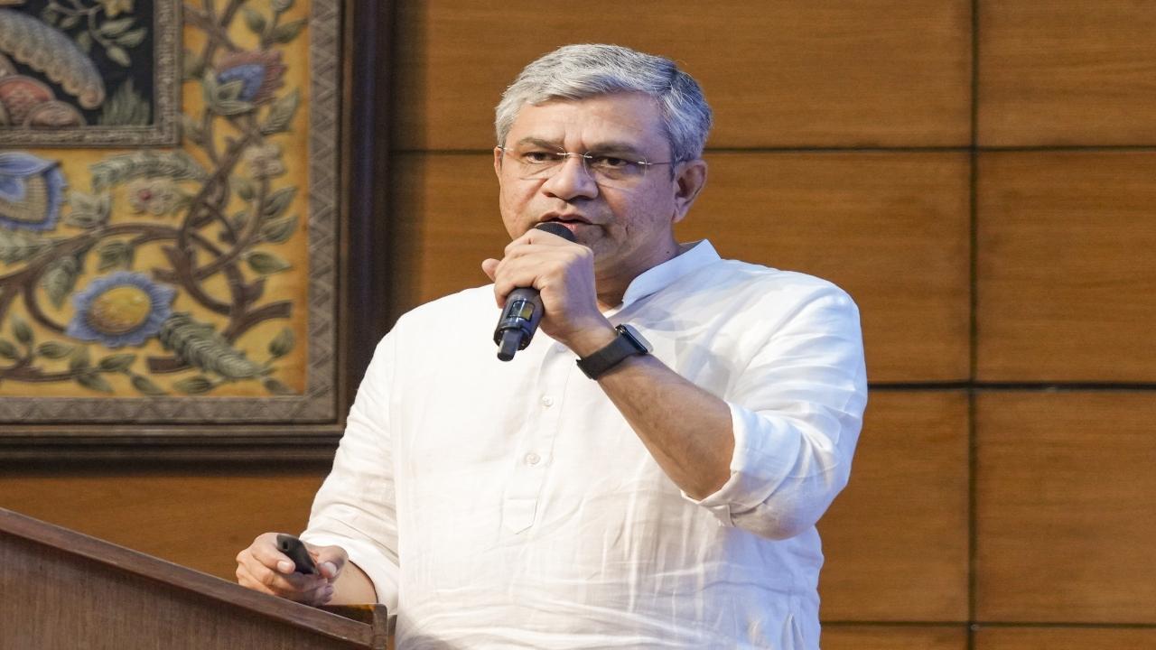 Centre decides to conduct caste census; Maharashtra leaders welcome decision