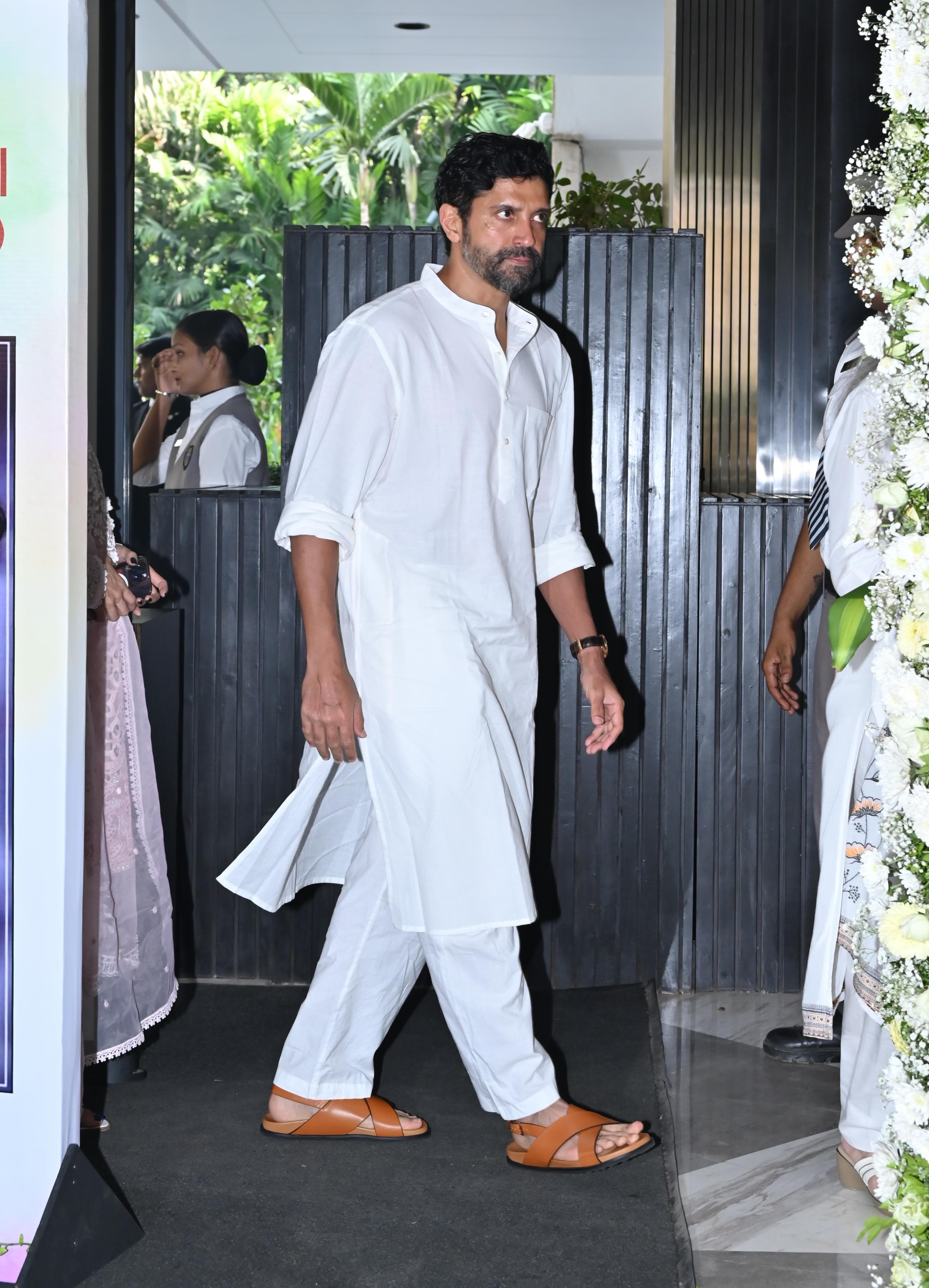 Farhan Akhtar was looking seemingly upset as he reached to pay his respects to the late actor