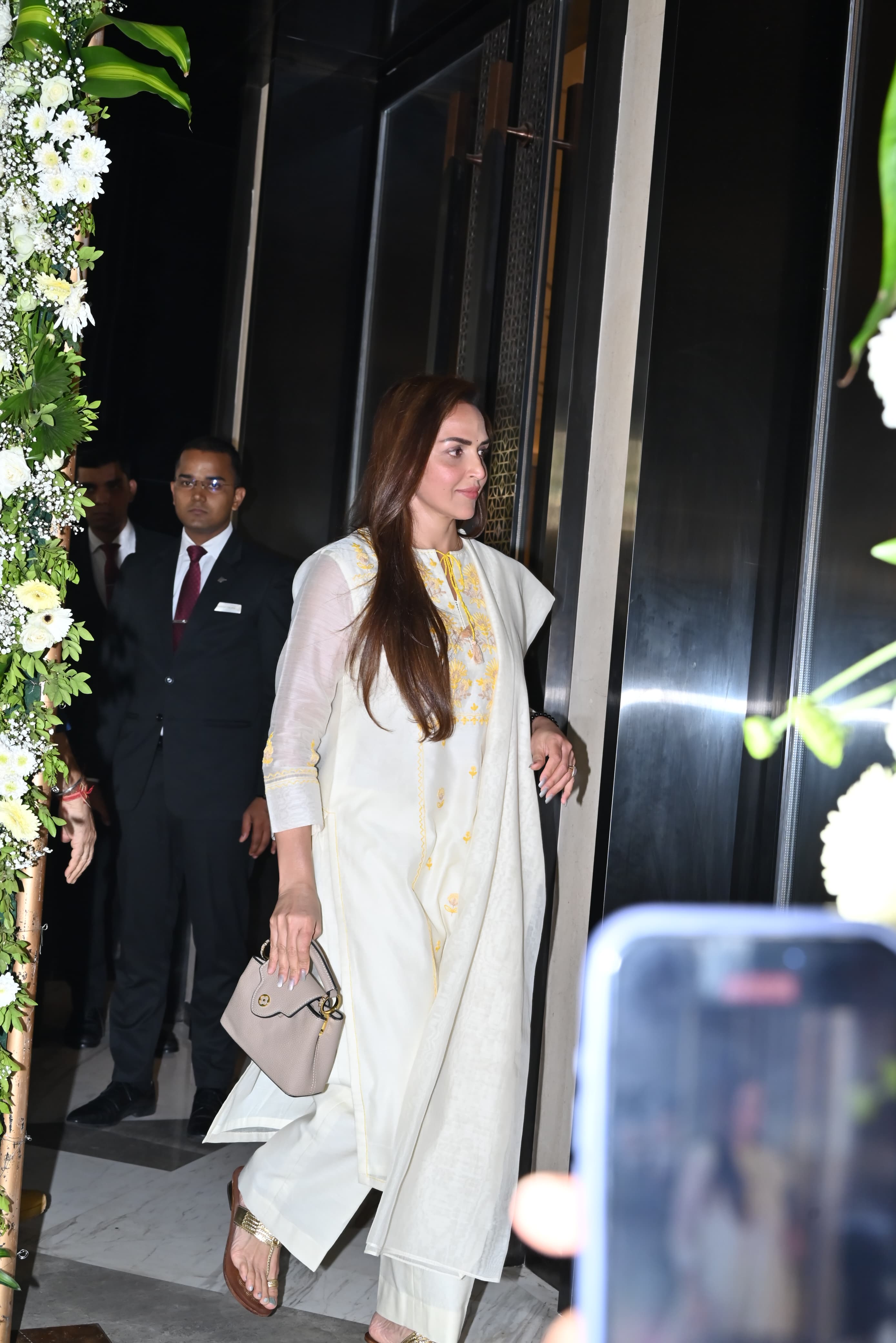 Esha Deol was among the first ones to reach the prayer meet ceremony hosted in the evening
