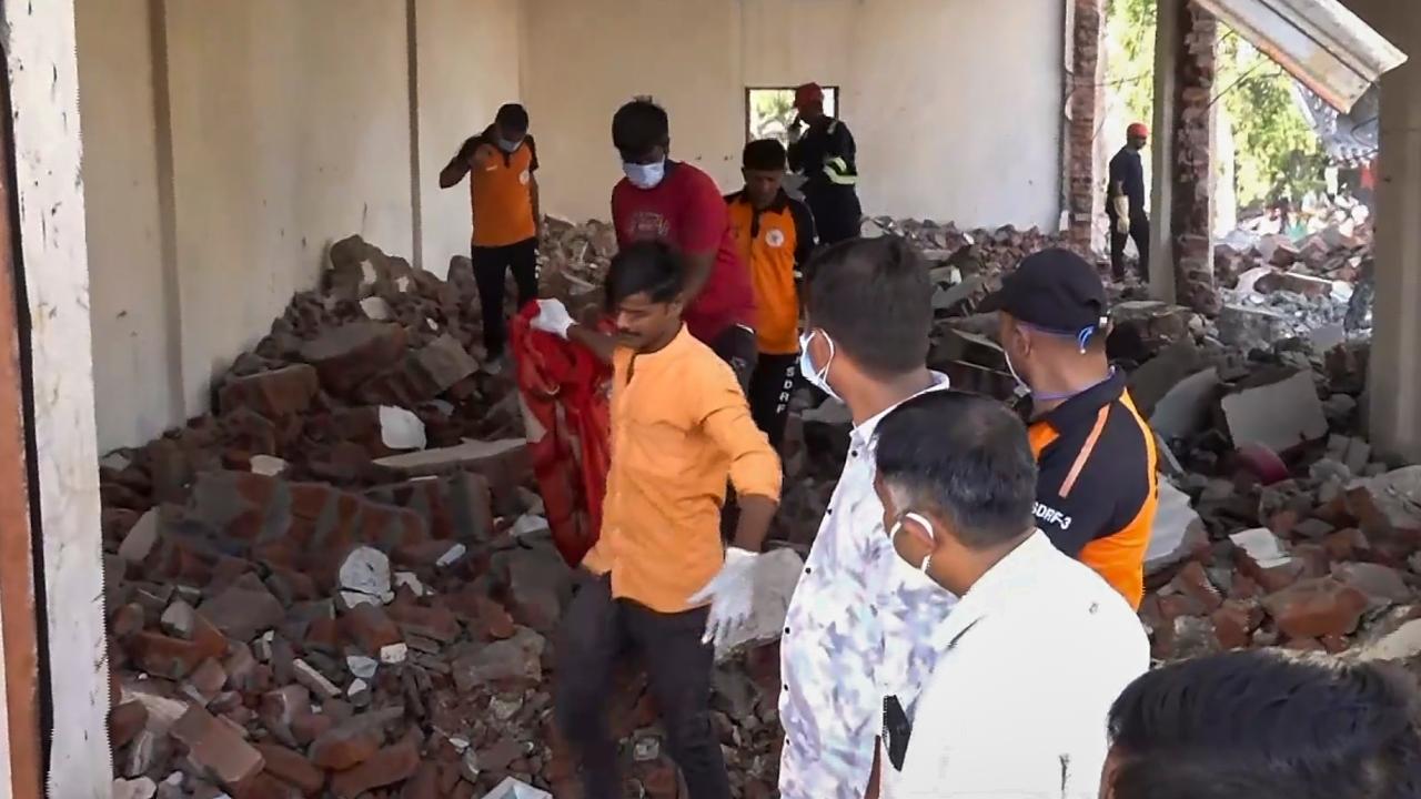 Gujarat Chief Minister Bhupendra Patel expressed grief over the incident and announced financial assistance of 4 lakh rupees to the families of the deceased and 50,000 rupees to the injured persons