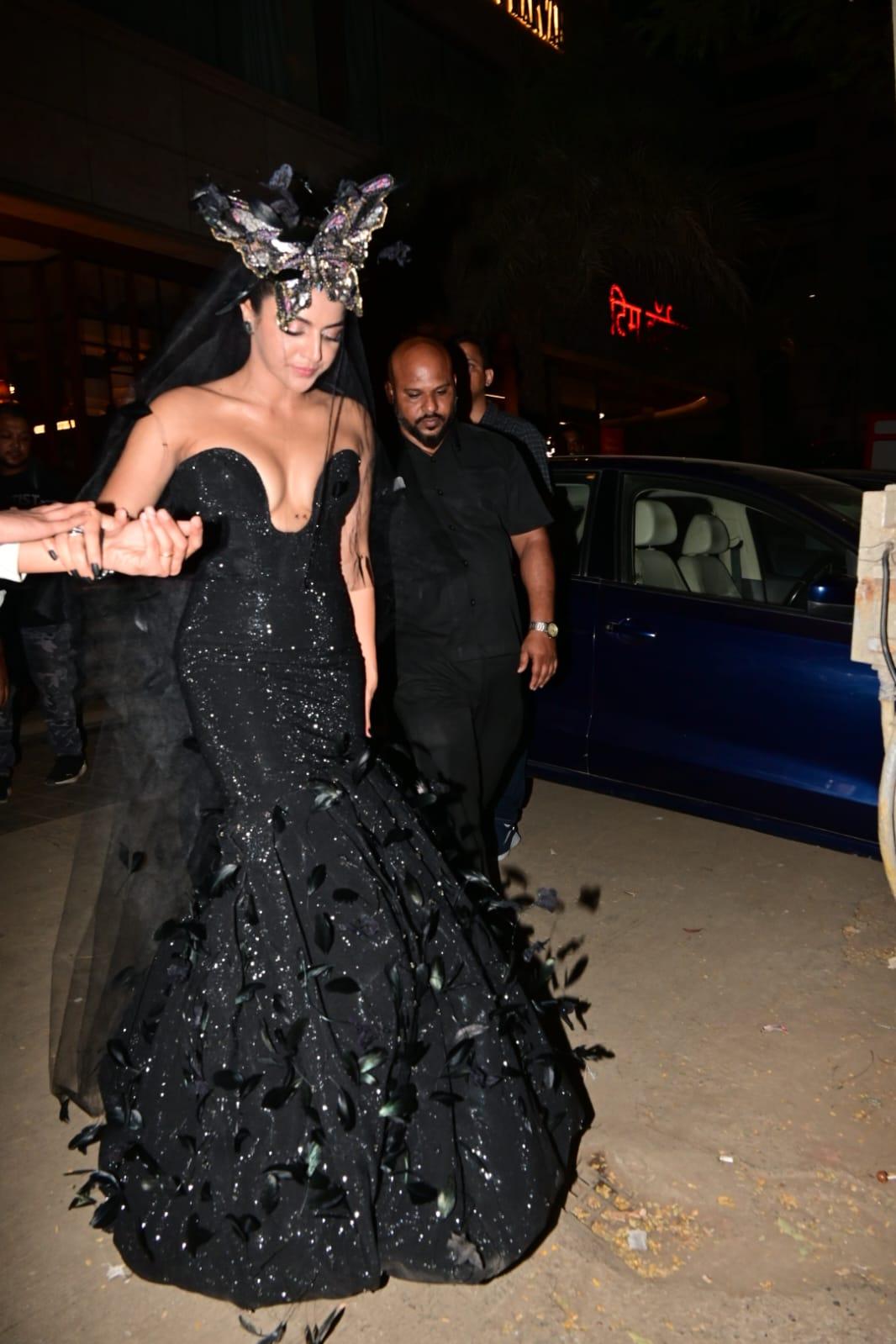 Wamiqa Gabbi wore a grand black gown and an interesting hair accessory attached to a cape