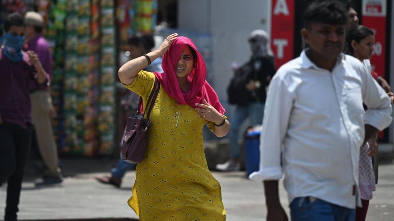According to the latest Mumbai weather updates from the India Meteorological Department (IMD), Mumbai is expected to experience a clear sky on Tuesday