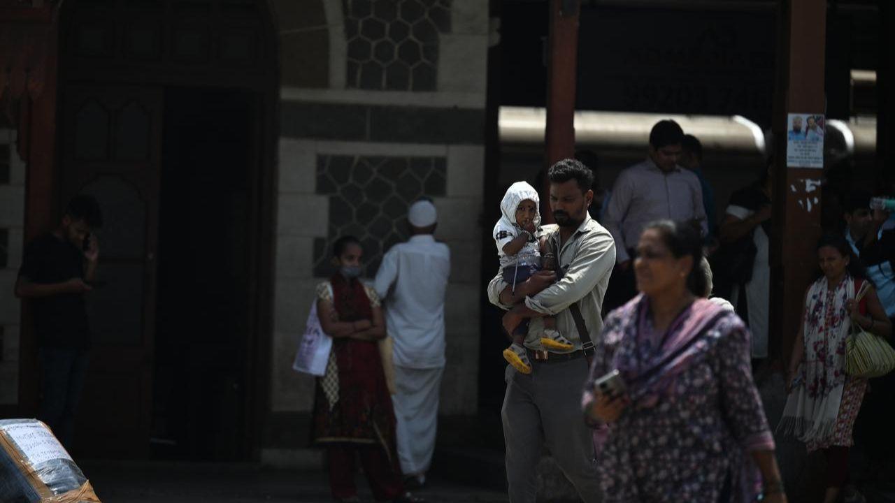 Mumbai is expected to have mainly clear skies in the city and suburbs over the next 48 hours