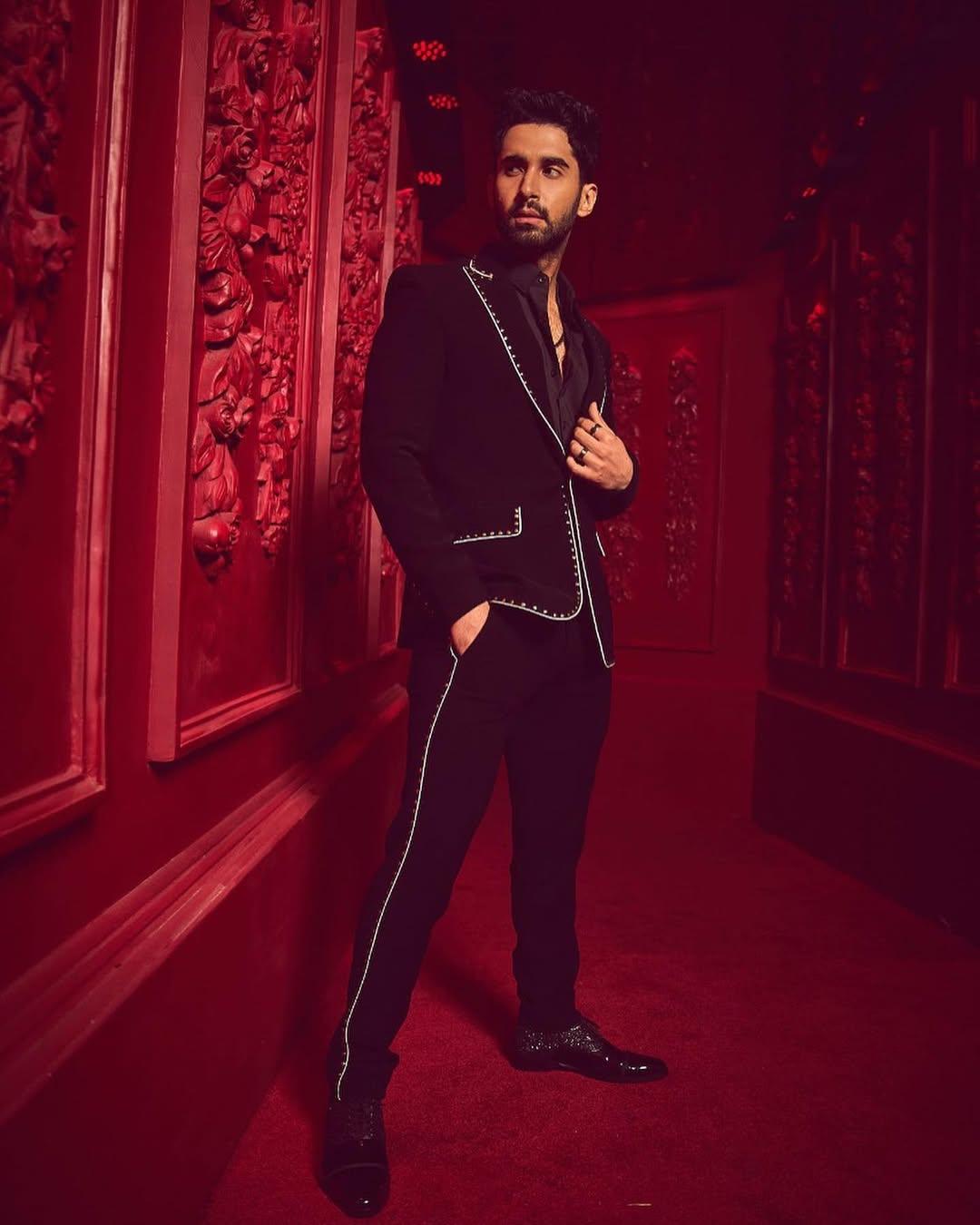 Looking for a perfect office party look? How about wearing something like this stylish suit from Lakshya's wardrobe?