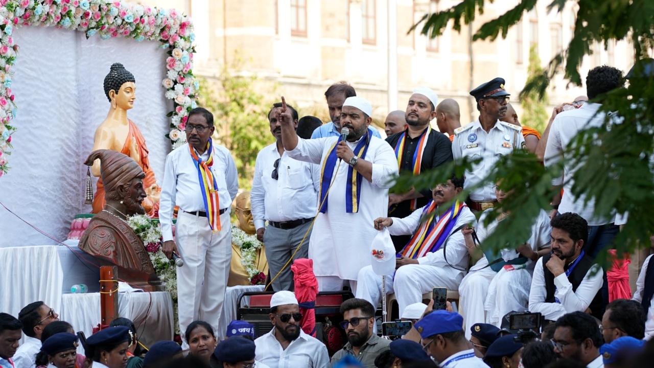 The demonstration witnessed significant participation of people, with Republican Sena chief Anandraj Ambedkar joining the protest