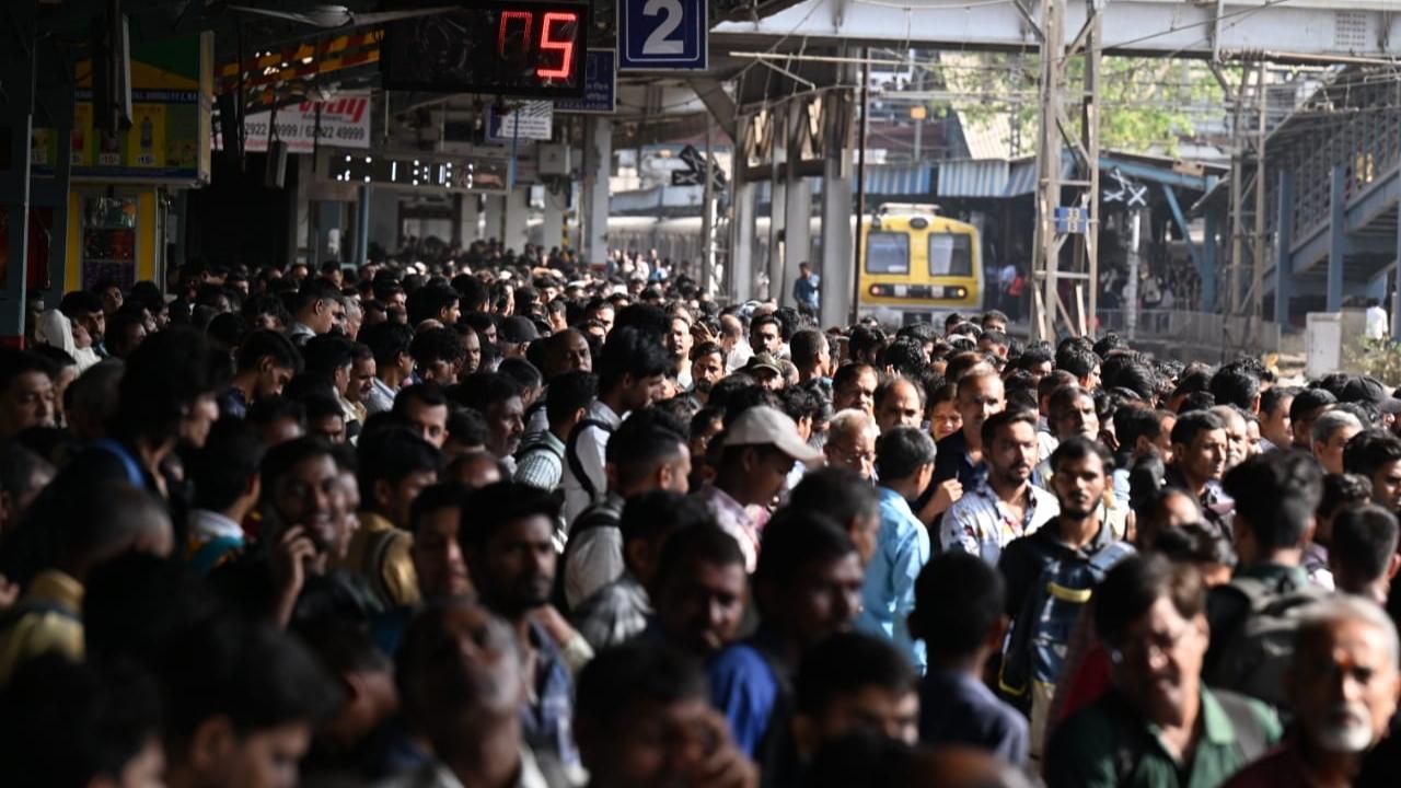 An official statement said that the Western Railway will undertake a major block of 09:30 hrs on the intervening night of April 11/12th (Friday/Saturday) and April 12th/13th April (Saturday/Sunday) in connection with regirdering of bridge no. 20 between Mahim and Bandra stations